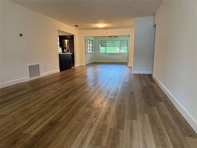 Foto del edificio - 1401 N 31st Rd