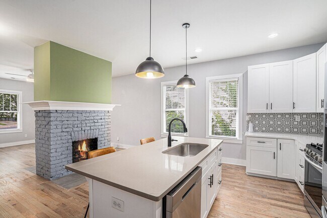 Foto del edificio - 3 Bedrooms 2 Bathrooms | Landscaping Included