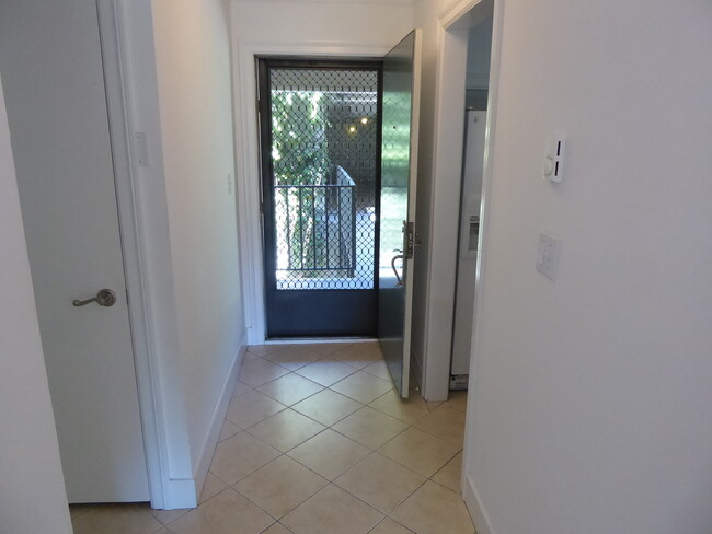 Foto del edificio - END UNIT CONDO IN SPYGLASS WITH STUNNING V...