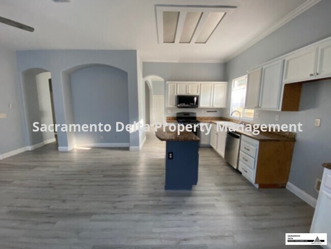 Foto del edificio - 5904 Snow Leopard Cir