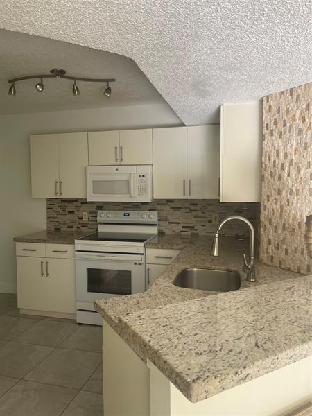 Foto principal - 8801 Wiles Rd