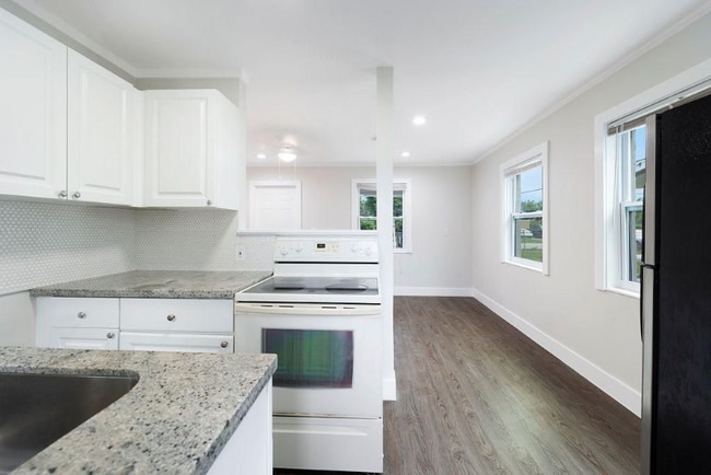 Building Photo - 1883 Smith Dr