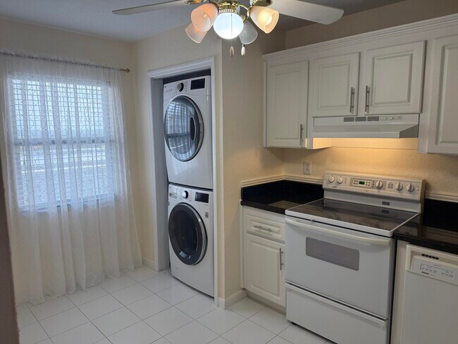 Foto del edificio - 3100 NE 48th St