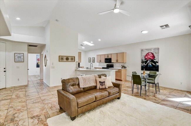 Foto del edificio - 3247 E Maldonado Dr