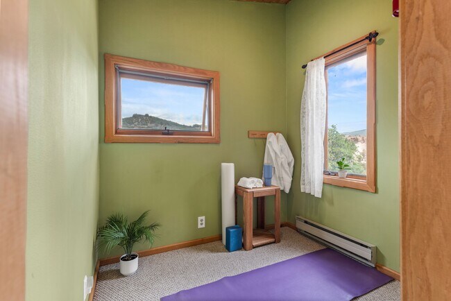 Foto del edificio - 2020 Juniper Hill Rd