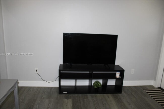 Building Photo - 1016 State St