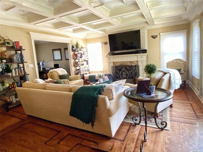 Building Photo - 11 Sagamore Way N