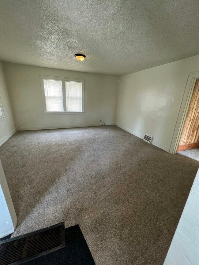 Building Photo - 414 Woodlawn St SE