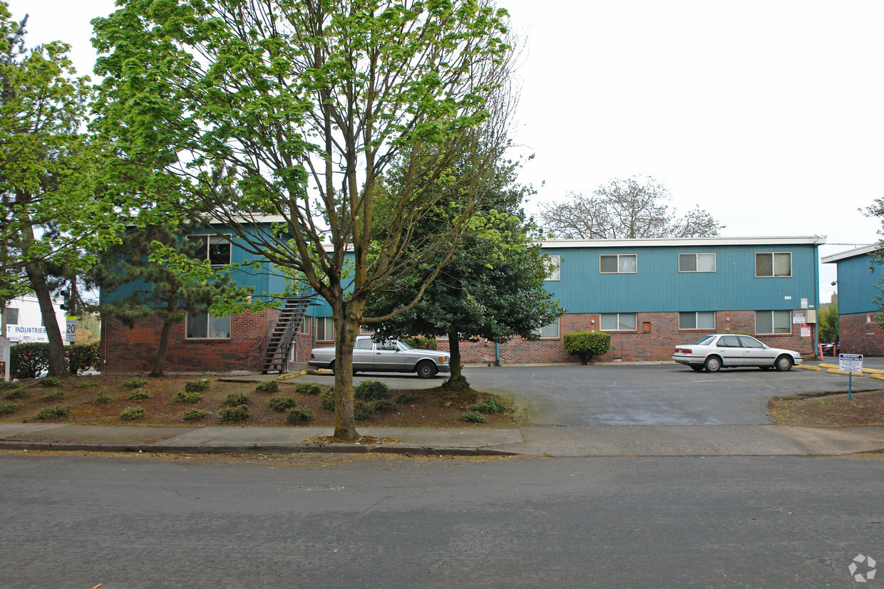 Building Photo - Avenue Plaza Apartments