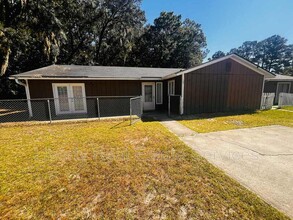 Building Photo - 120 Cherokee Cir