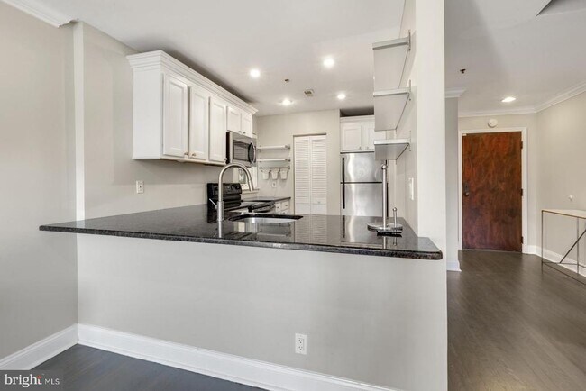 Building Photo - 627-37 N 18th St