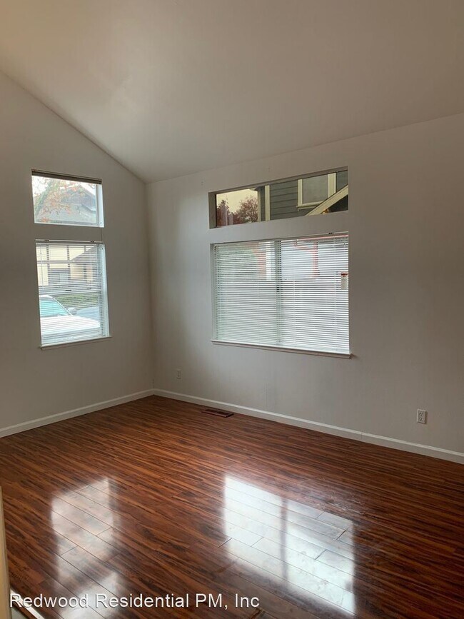 Building Photo - 3 br, 2.5 bath House - 992 Raccoon Lane
