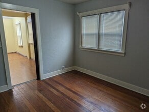 Building Photo - 1406 13th Ave