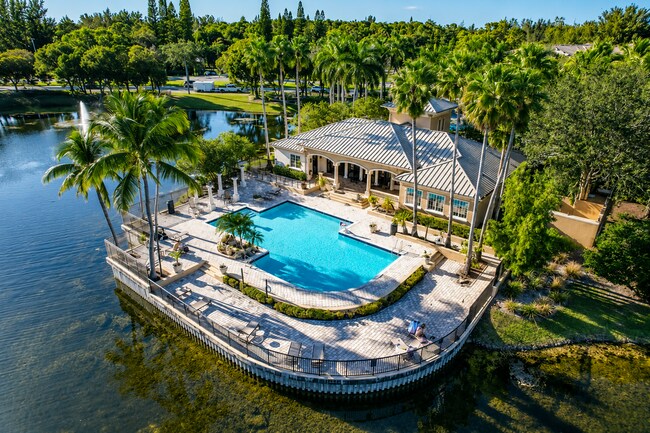 Foto del edificio - 1400 Crestwood Ct S