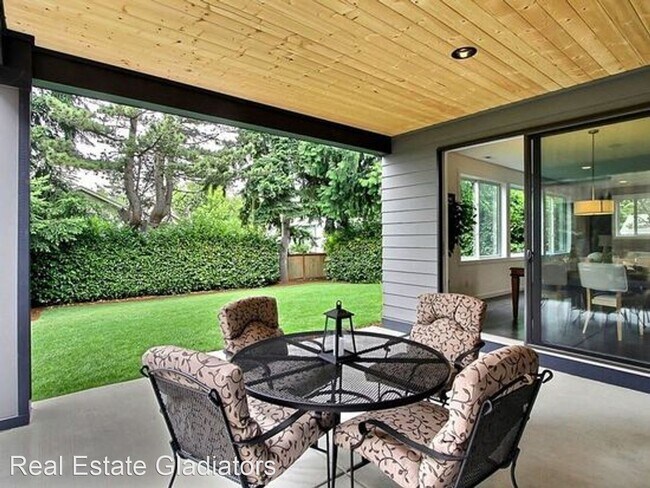 Building Photo - 5 br, 3.5 bath House - 652 17th Ave W
