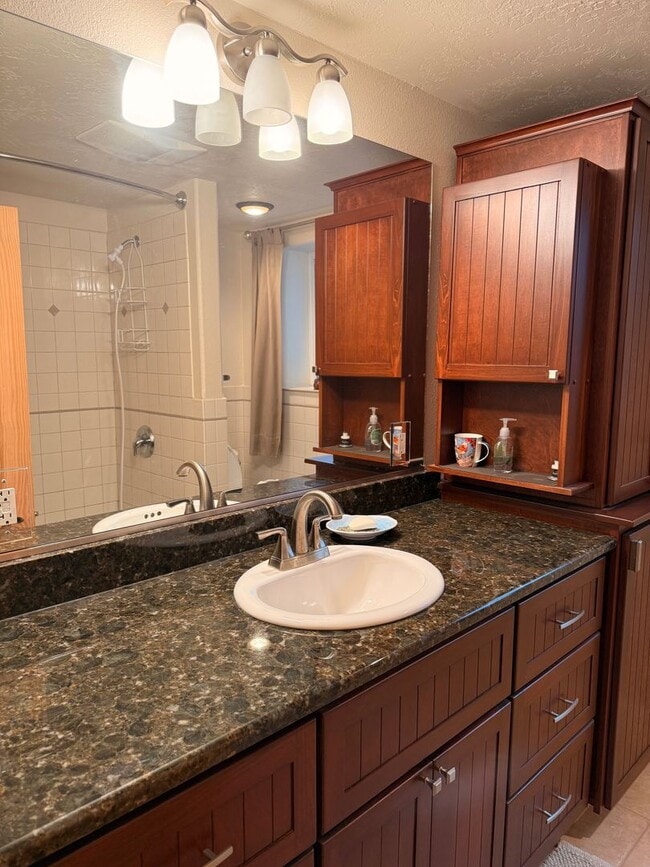 Building Photo - Room for rent downtown Coeur d Alene