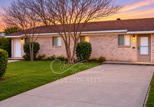 Building Photo - 504 Sunset Ln