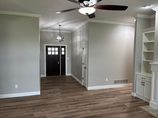 Foto del edificio - Single Family Home - Available For Rent in...