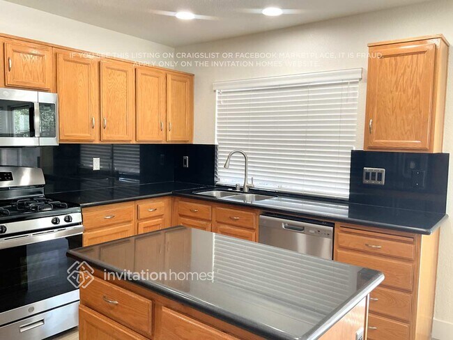 Foto del edificio - 8141 Shoreham St