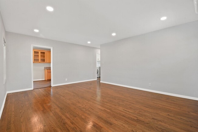 Building Photo - 1425 Termino Ave