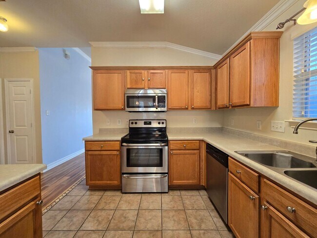 Foto del edificio - RENT REDUCTION & AVAILABLE NOW!