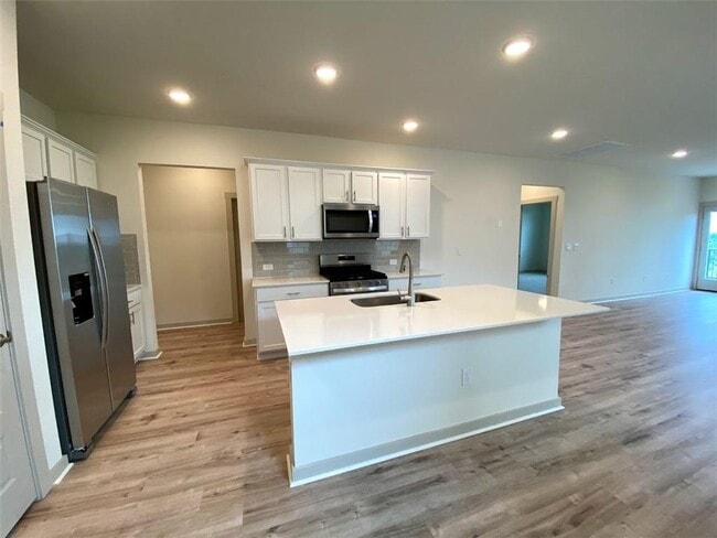 Building Photo - 7410 Daves Landing Dr