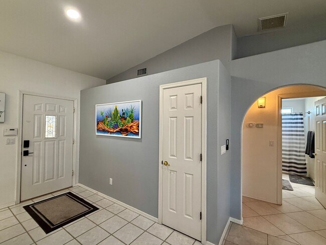 Foto del edificio - PENDING! Winter Furnished Home December 20...