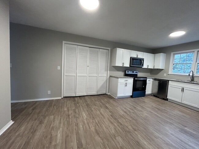 Photo - 185 Springtree Rd House