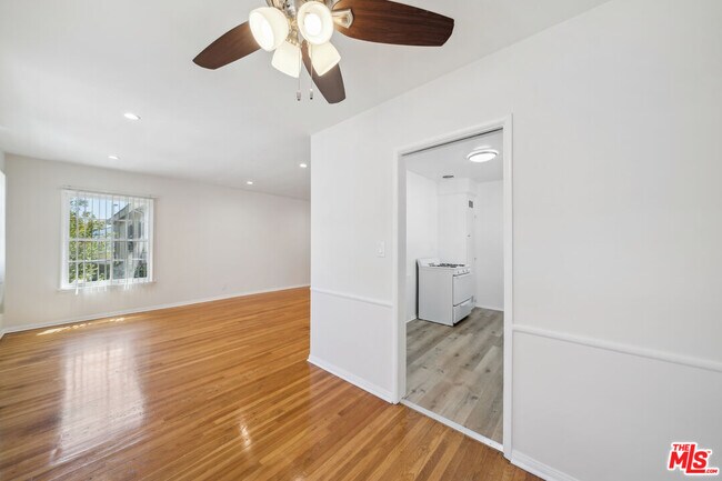 Foto del edificio - 5329 Vantage Ave