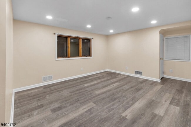 Building Photo - 2604 Parkway Ave