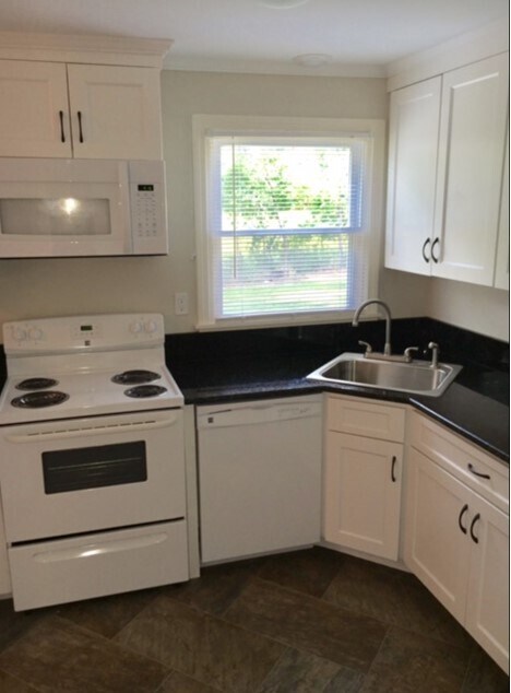 Casas de una sola planta con hermoso follaje. - 24 Hobart Ln