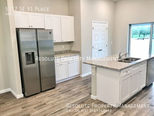 Building Photo - Newer 4/2 Located in Summercrest