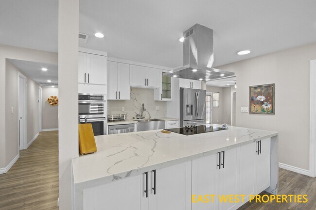 Building Photo - 6942 Santa Rita Ave