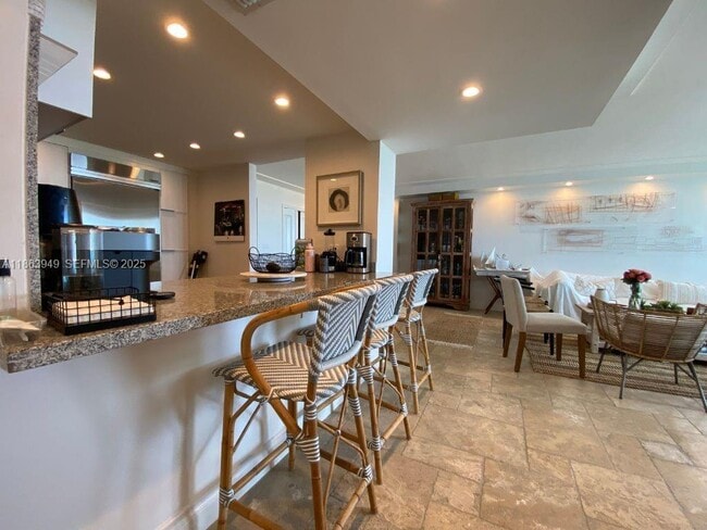 Building Photo - 100 Bayview Dr