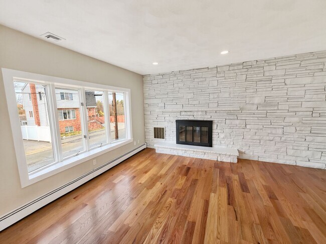 Foto del edificio - Beautiful Condo In Revere MA!