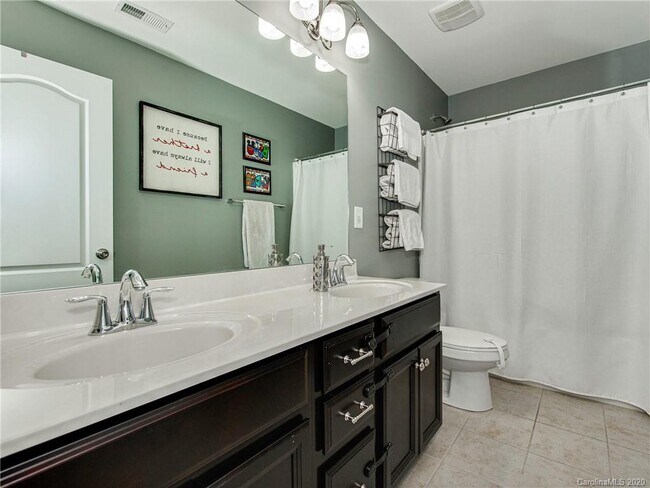Foto del edificio - 5822 Castlecove Rd