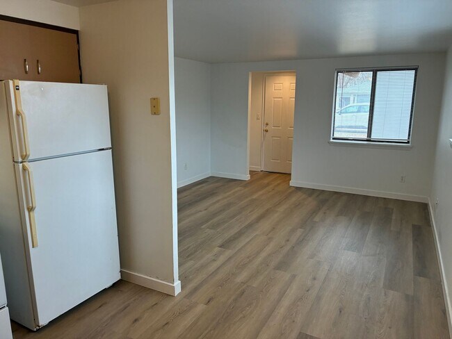 Foto del edificio - 1007-1011 E Lincoln Ave