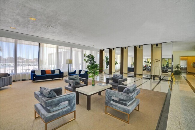 Foto del edificio - 5838 Collins Ave