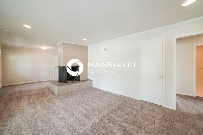 Building Photo - 3 Bedroom Pet-Friendly Home in Kansas City, MO with Main Street Renewal