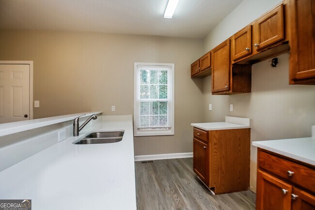 Foto del edificio - 2412 Lakewood Ave SW