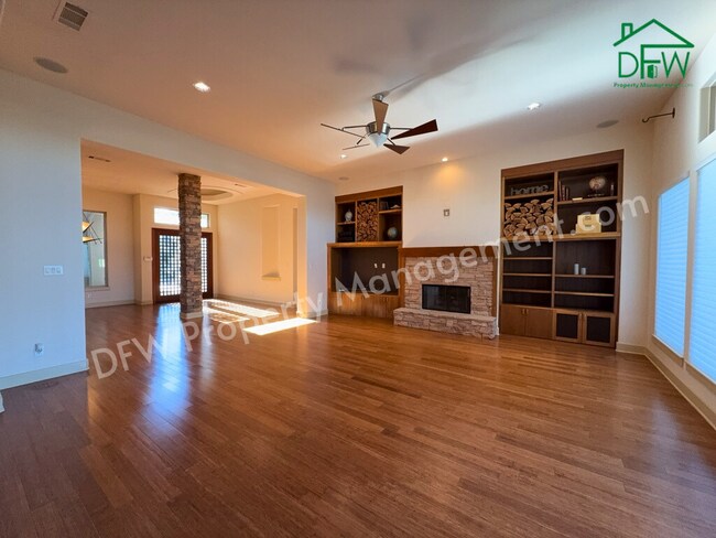 Foto del edificio - 4 Bedroom, 4 1/2 Bathroom Home with Pool for Lease in Irving