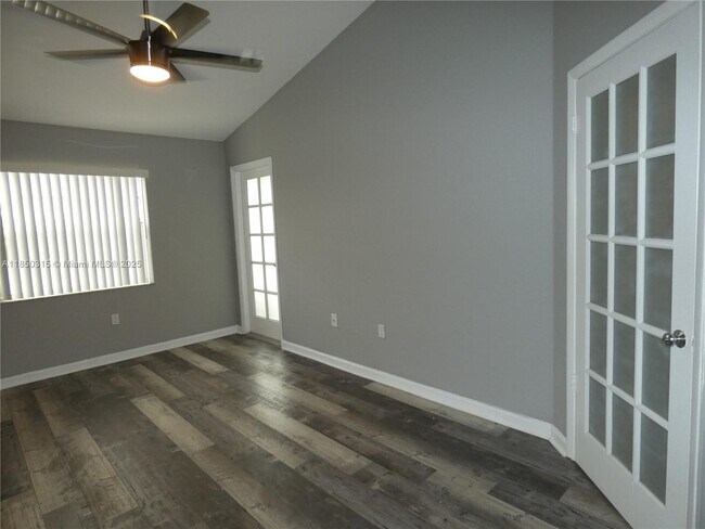 Foto del edificio - 2850 N Oakland Forest Dr