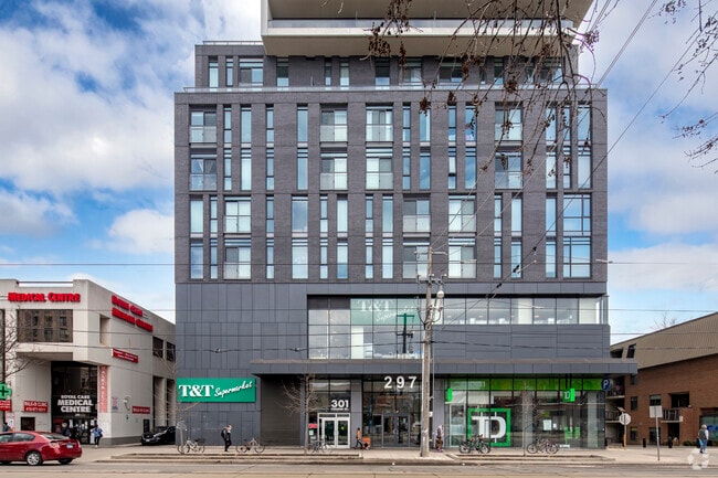 Building Photo - The College Condiminium At Spadina