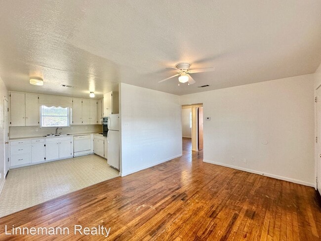 Building Photo - 2 br, 1 bath House - 1317 W STAN SCHLUETER LP