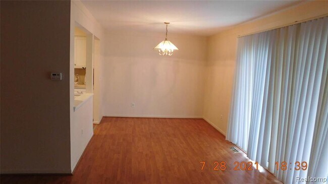 Foto del edificio - 444 N Fox Hills Dr