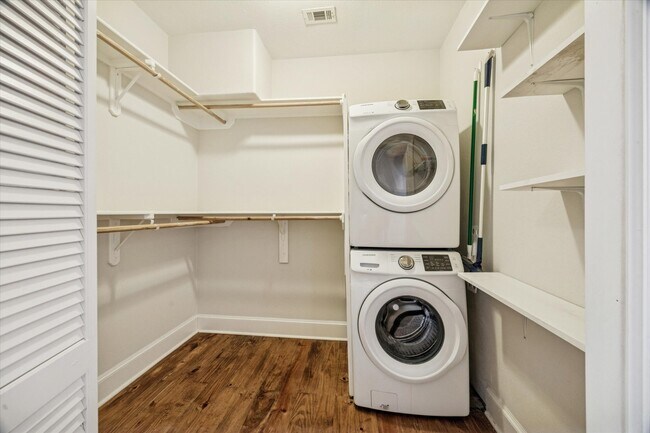 Foto del edificio - 725 Martin St