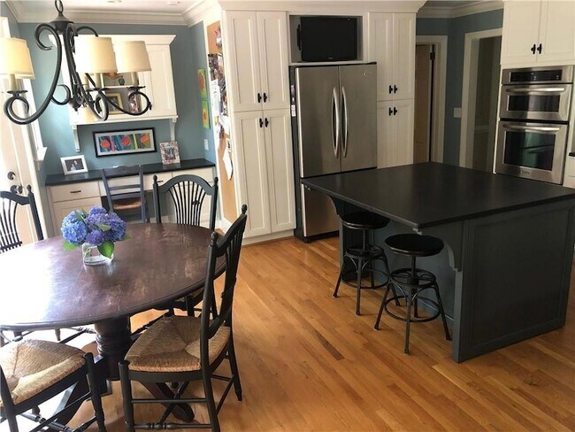 Foto del edificio - 2823 Ridge Valley Rd NW