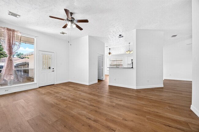 Building Photo - 15307 Flemington Ave