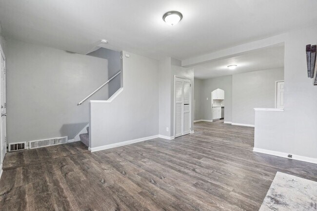 Building Photo - Beautiful Newly Renovated 3 Bedroom Home I...