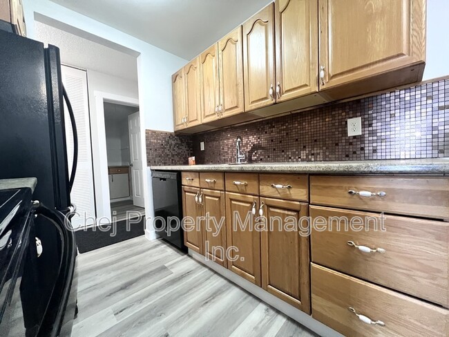 Building Photo - 5715-5133 133 Ave NW